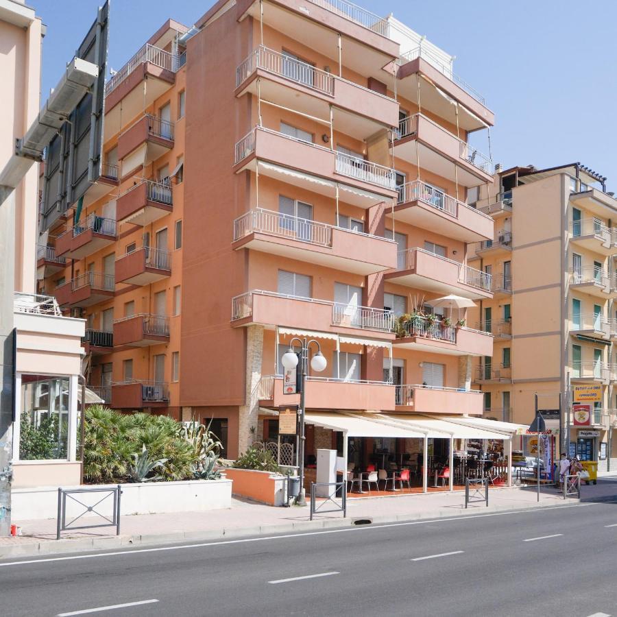 Babyaccommodation Family Panoramic II Pietra Ligure Bagian luar foto